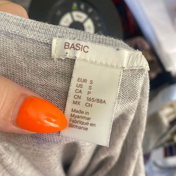 H&M Basic Grey Longsleeve Size Small - Picture 2 of 3